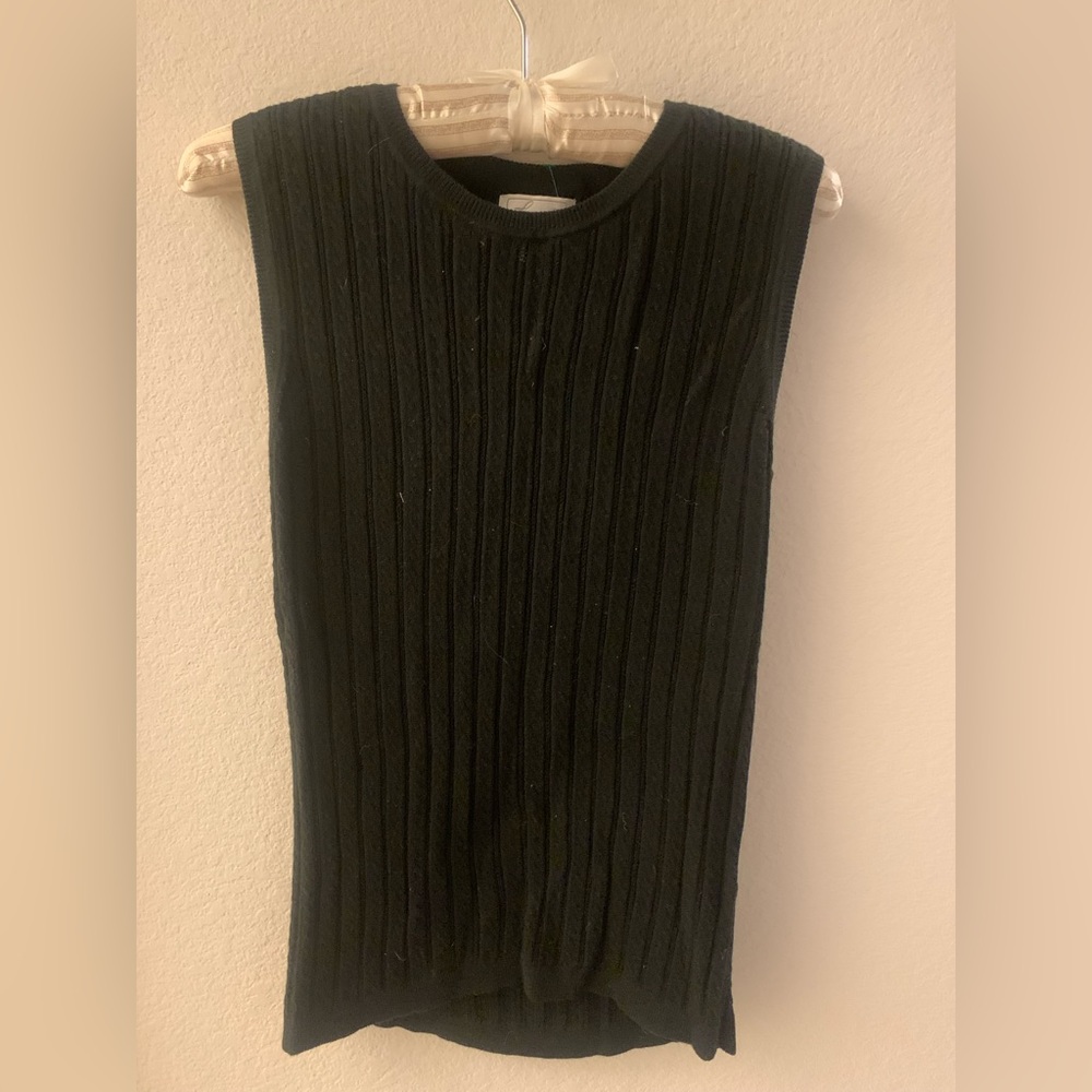 Black medium cable knit lightweight sleeveless sweater. Medium